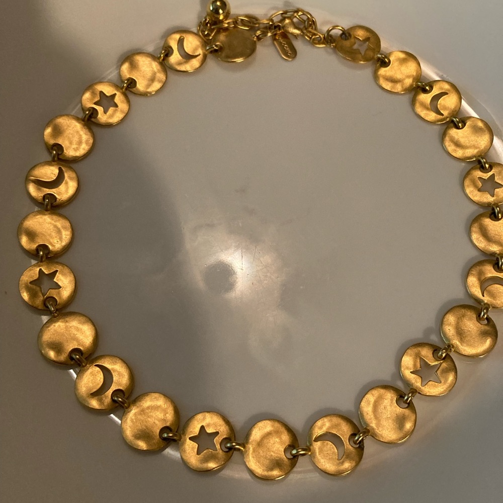 🎃MJ Carroll matte gold laser cut moon and stars choker. EUC🎃